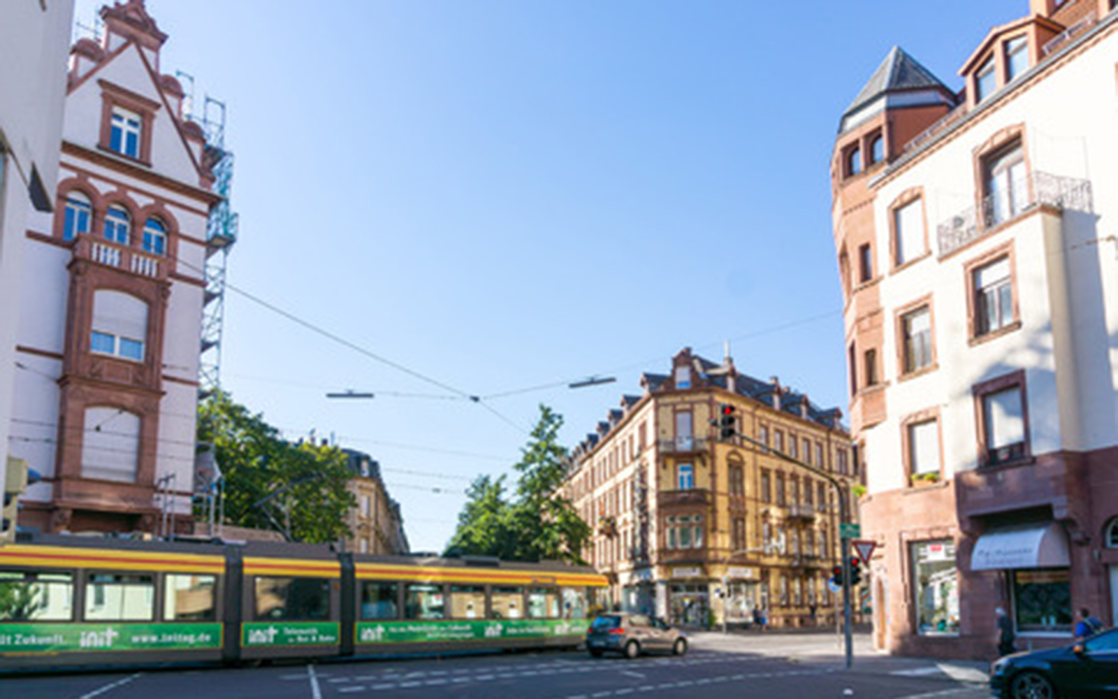 Straßenbahn in Karlsruhe Kruezung in der Karlstraße