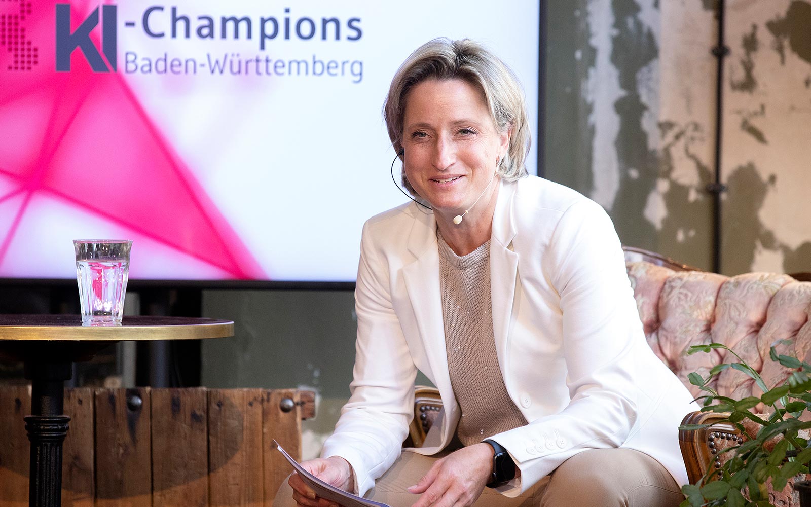 Ministerin Dr. Hoffmeister-Kraut bei der digitalen Verleihung des KI-Champions-Preises
