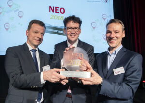 Gewinner des NEO2018: Ascan Egerer, Dr. Alexander Pischon (beide VBK) und Prof. Dr.-Ing. J. Marius Zöllner (FZI) (v.l.n.r.)