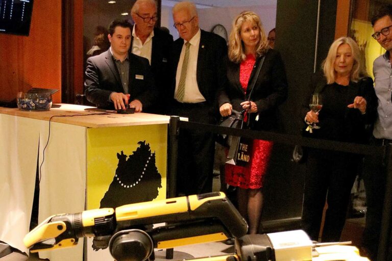 Ministerpräsident Winfried Kretschmann am Start der Tour Ministerpräsident Winfried Kretschmann am Start der Tour