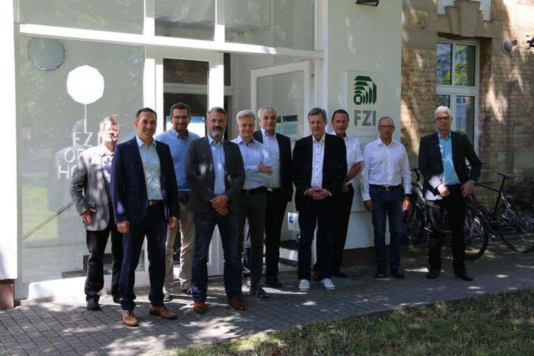 bild-kurasitzung2022-neuberufungen-in-das-fzi-kuratorium Kuratoren bei der Frühjahrssitzung am 28. Juni 2022