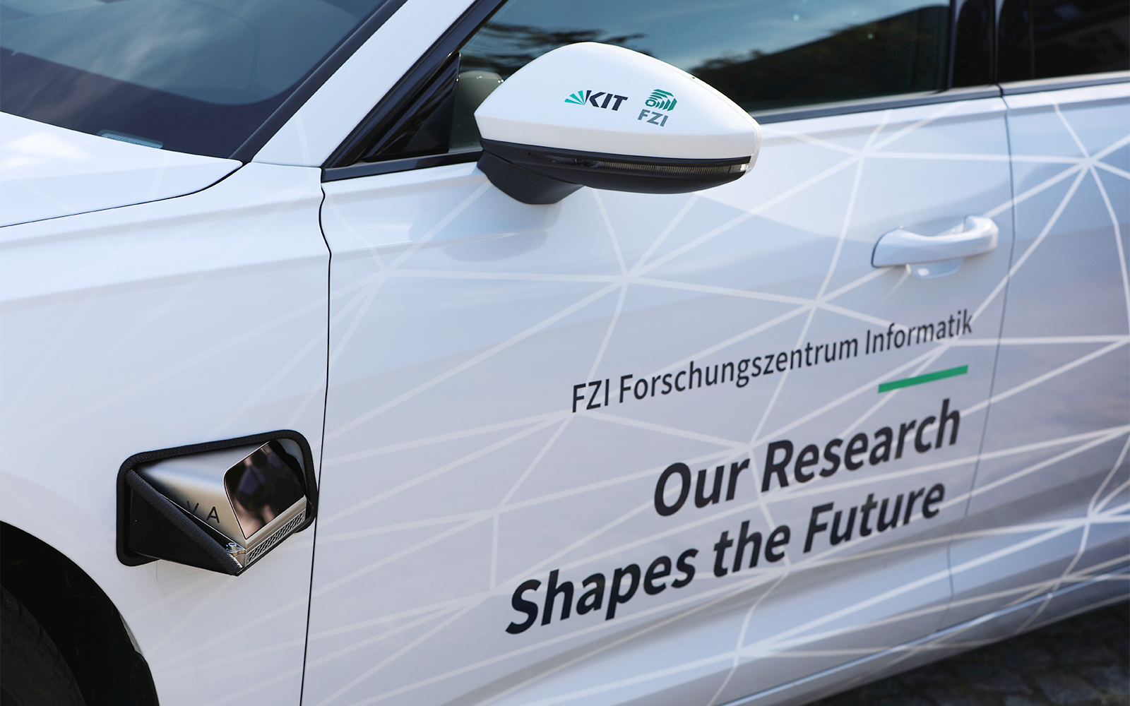 FZI-Forschungsfahrzeug CoCar NextGen für autonomes und vernetztes Fahren.