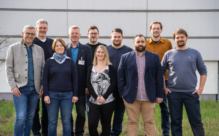 Personen auf Foto von links nach rechts:
Tino Leyrer, Klaus Rauch, Annedore Mittreiter, Heiko Maaß, Martin Stöckl, Dana Laband, Keven König, Francesco Ianni, Sebastian Berg, David Wölfle